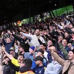 Играчите на Брайтън плащат билетите на феновете си, пътували до Арктическия кръг