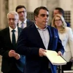 Асен Василев пак размаха пръст на Радев