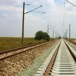 Влак дерайлира край Горна баня, релсите се разширили заради жегите