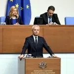 Костадинов атакува правителството за ремонта на Паметника на свободата на връх Шипка