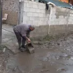 Потопът в Пещера на косъм да погълне бебе, чупили са прозорци, за да го спасят