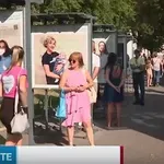 Фотографии разказват за недоносени бебета пред Народния театър
