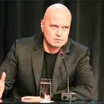 Слави Трифонов за US самолетите на летището в София: Опорките на Радев се сринаха