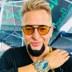 "Русо гладно няма": Евгени Минчев вече е блондин
