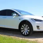 Tesla изтегля 3 милиона автомобила заради дръжките на вратите