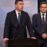 ДБ натиска Йотова да свика КСНС и да не се навеждаме към Путин