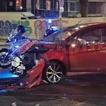 Кола и мотор се удариха на бул. "Черни връх", има ранен
