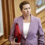 Пластичен хирург предложи на премиера на Дания да оперира носа й