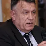 Многото помагала довели до образователната катастрофа, мисли министърът