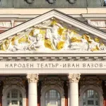 Директорът на Народния театър най-после се възмути от кич-хорото
