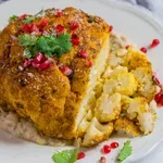 Печен карфиол с куркума и нар (върху патладжанено пюре)