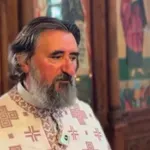 Свещеник от Свети Влас сваля расото и се мята на мотора, а вечер готви в семейния ресторант