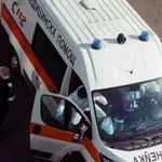 Шофьор забърса майка и дете с огледалото
