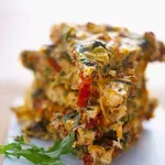 Миш-маш със сушени домати, спанак и яйца (+ пресен лук)