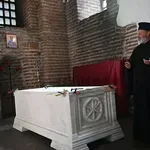 Над 2.5 т тежи саркофагът на Самуил