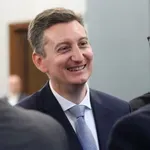Министерство освобождава всички служители в пенсионна възраст