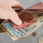 Отново слагат на масата за преговори минималната заплата