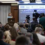 ДБ сгащи Йотова с фал и за кирилицата
