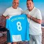 Стоичков рекламира „Футбол за училищата“ в Кипър и Замбия