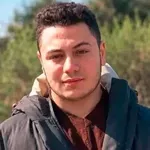 Роднини на моряците от ударените кораби ги издирват чрез социалните мрежи