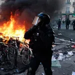Париж въведе нов вечерен час