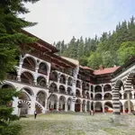 Слагат засилена полицейска охрана в Рилския манастир
