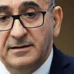 Френският вътрешен министър подаде оставка, Макрон не я прие