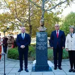 Керязов и Лечева откриха паметник, след като правописните грешки бяха заличени