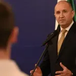 Радев към младите лекари: Нуждаем се от вас