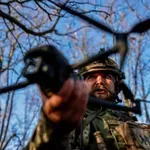 Зеленски предлага 100-дневна пауза в ударите по руски рафинерии срещу разширено покритие на Starlink