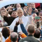 Папата се завърна на площад "Св. Петър" след операцията