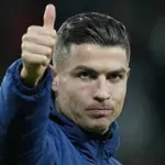 Погален с перо: Символично наказание за Роналдо