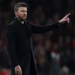 Решено: Карик ще продължи да мъчи феновете и отбора - остава!