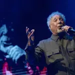 Том Джоунс отложи два концерта заради тежък грип