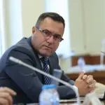 Шефът на КЕВР обеща: Токът и парното няма да поскъпват тази зима
