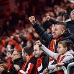 Новата „Армия“ на крака за Любо Пенев! Стадионът скандира името на легендата
