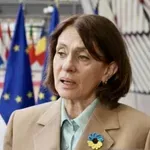 Надежда Нейнски: В МВнР работят 56 дипломати в пенсионна възраст