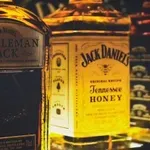 Наздраве: "Абсолют" иcĸa дa ĸyпи "Джак Даниелс"