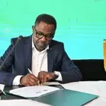 Шефът на африканския футбол​ напусна