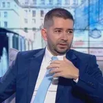 Глашатаят на Радев - Слави Василев, нагло гази закона пред очите на полицаите (СНИМКА)