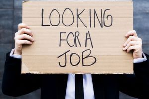 Безработицата остава рекордно ниска