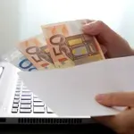 Анализ: Ръст на заплатите след приемане на еврото