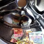 13 СГАЩЕНИ: Разбиха международна мрежа за пране на пари!