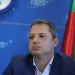 Делян Добрев обяви оттегляне от първата линия на политиката