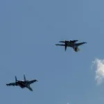 НЕБЕТО ГЪРМИ ЗА 6 МАЙ: Военни самолети и хеликоптери прелитат над София