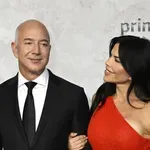 Джеф Безос се разделя с яхтата за $500 милиона!