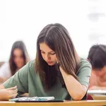 ЧАСЪТ НА НВО ПО БЕЛ УДАРИ! Над 110 000 ученици са на изпит днес