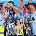 Коледата на Грийлиш завърши със стриптийз