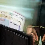 ЗАДЪРЖАНИЯТ С ХИЛЯДИ ЛЕВОВЕ НА ПРОТЕСТА: Парите са наеми от апартаменти! (ВИДЕО)