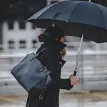 КАПРИЗИТЕ НА ВРЕМЕТО: Студен фронт носи дъжд и силен вятър